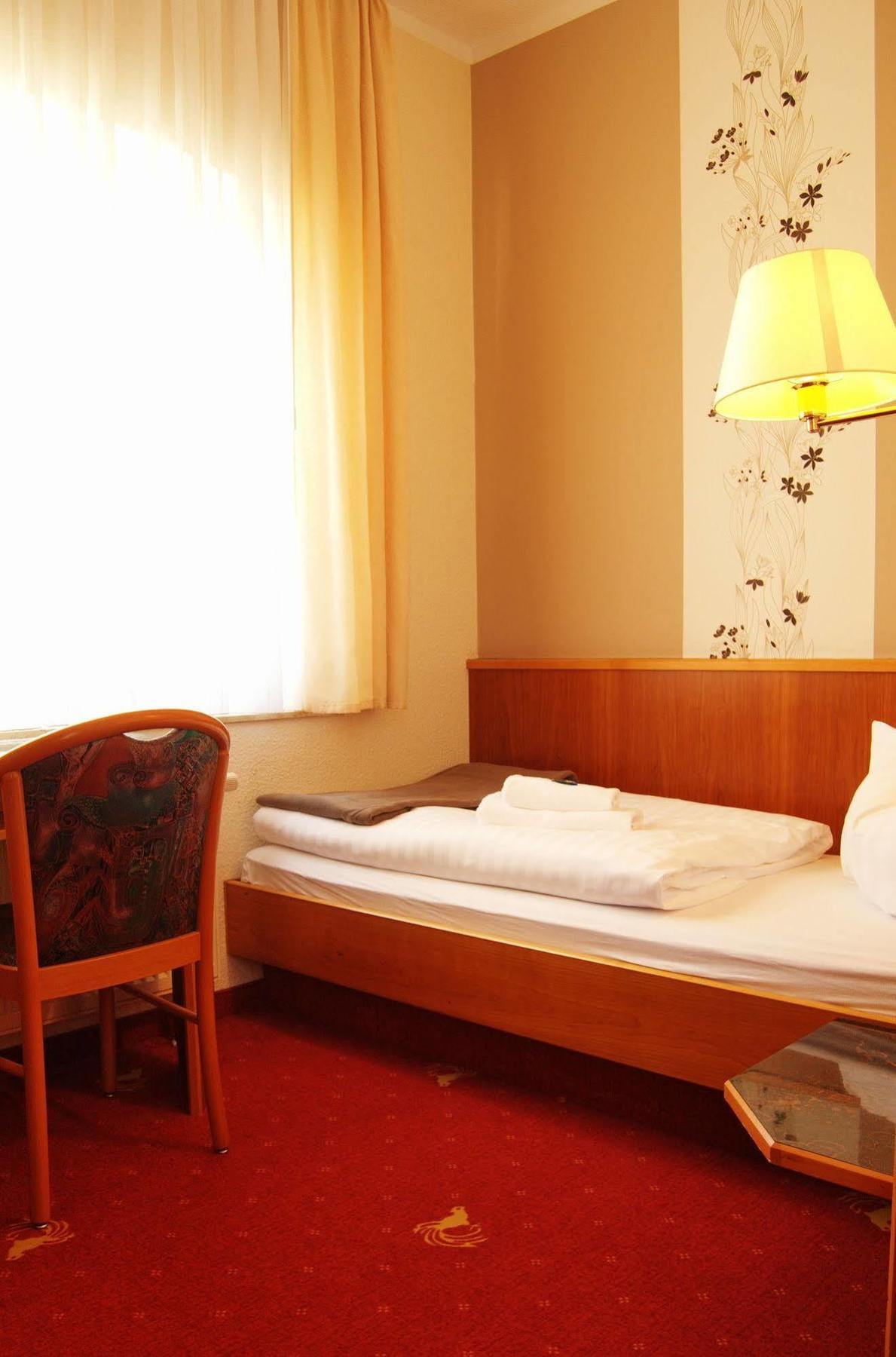 Hotel Goldener Fasan Ораниенбаум-Вёрлиц Экстерьер фото