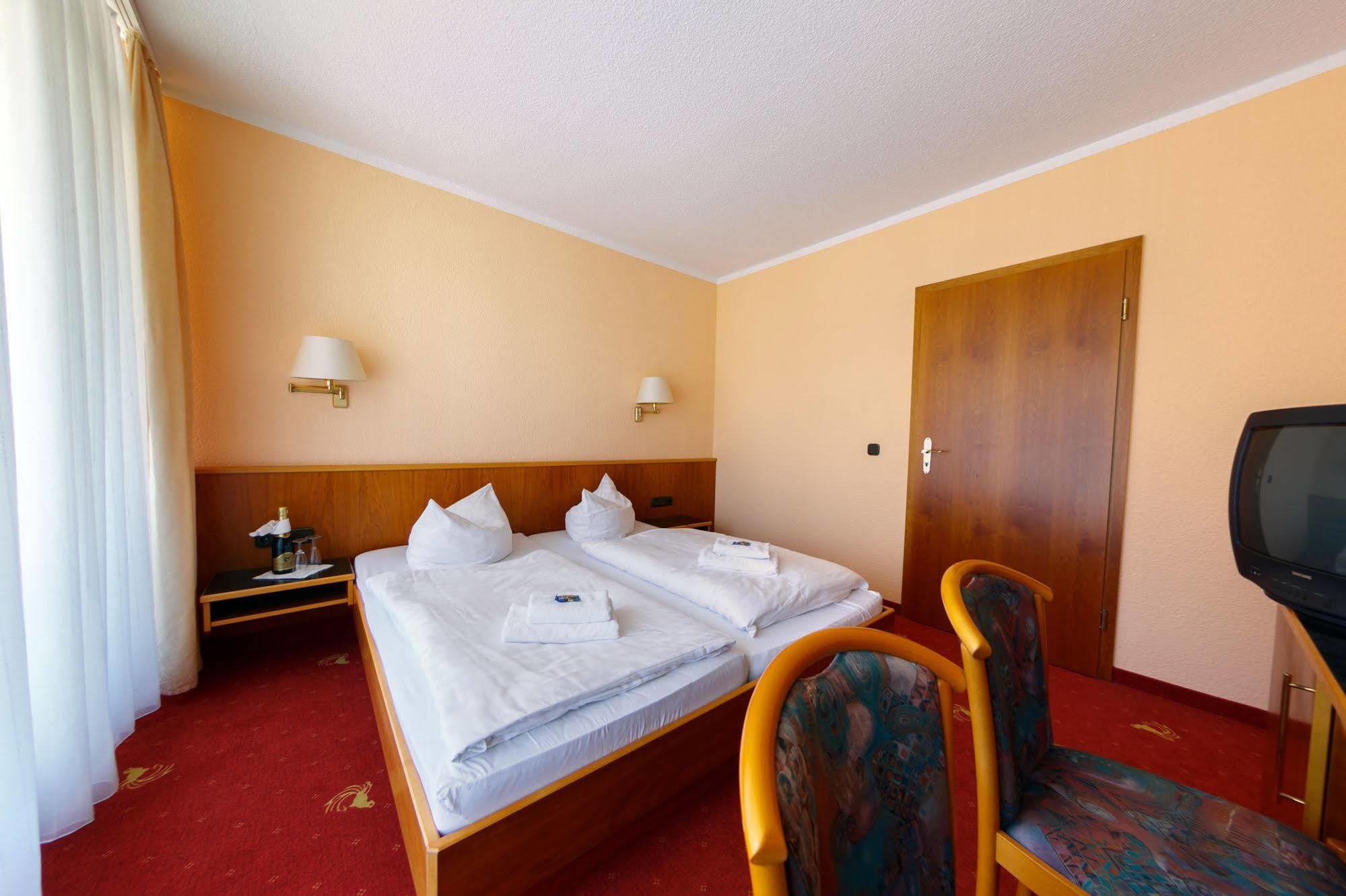 Hotel Goldener Fasan Ораниенбаум-Вёрлиц Экстерьер фото